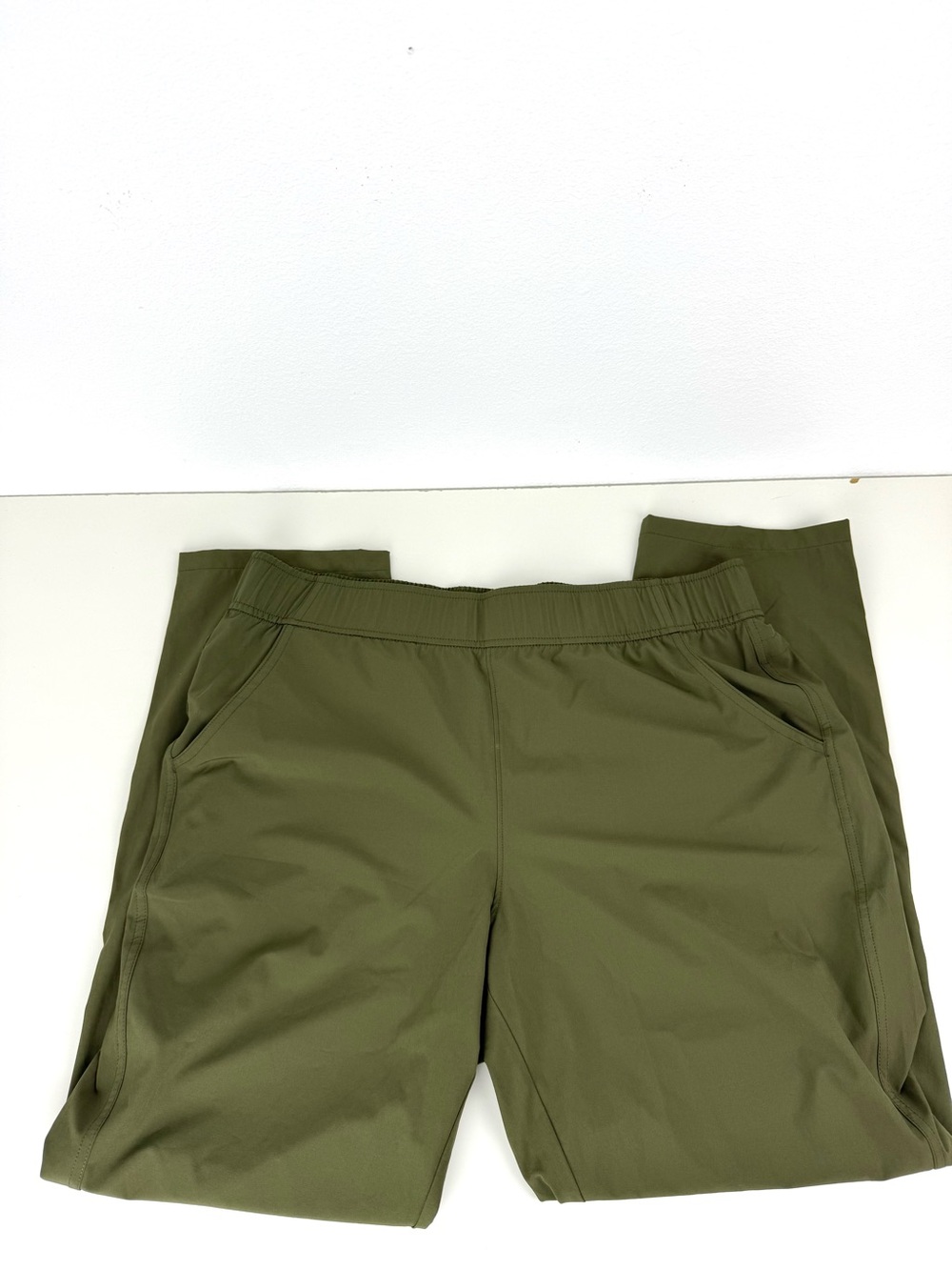 Eddie Bauer Olive Green Jogger Shorts L